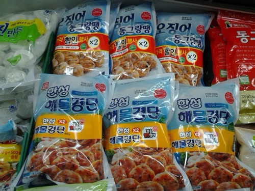 빨간색으로 