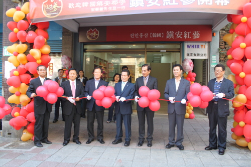 진안군은 홍콩 등 국외 8곳, 국내 30개 도시에 진안 홍삼판매장을 열었다. 전국 한의원 40곳에 홍보판매부스도 설치했다. 사진은 대만에 있는 홍삼판매장. 