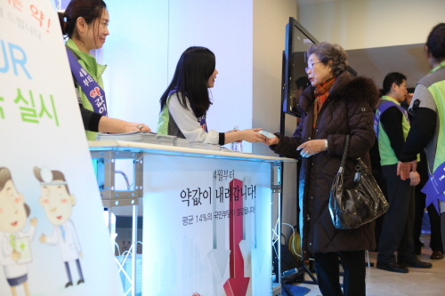 정부는 이번 약가인하 조치와 함께 보험료 징수율 제고, 진료비 심사강화, 진료비 허위, 부당청구 등 사후관리 등 재정 누수를 방지를 위한 노력