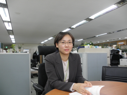 보건복지부 류양지 보험약제과장은 "4월1일 약값인하조치는 국민들의 의료비 부담을 덜어드리고, 그간 의료현장에서 관행적, 음성적으로 행한 리베이트의 원천인 약값의 거품을 제거해 우리나라 제약산업을 선진화할 수 있는 계기를 마련하는 것이 정부의 취지라고 설명했다. 