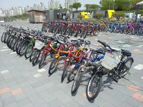 자전거 대여점 운영시간은 계절에 따라 유동성 있게 운영하고 있으며, 자전거는 대여한 곳뿐만 아니라 타 지역으로 반환이 가능하다.