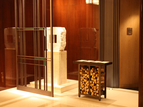 우리의 전통 창호문을 떠올리게 하는 실내장식 등은 호텔 곳곳에서 쉽게 찾아볼 수 있다.