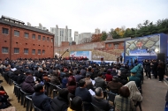 11월 17일 오전 서울 서대문형무소 역사관에서 열린 제78회 순국선열의 날 기념식에서 박유철 광복회장이 약사보고를 하고 있다.