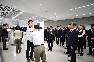 문재인 대통령이 1월 12일 오후 인천국제공항 제2여객터미널 개장식에 참석해 공항을 둘러보고 있다