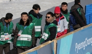 크로스컨트리 여자 10km 프리 메달 경기에 북한 취재진들