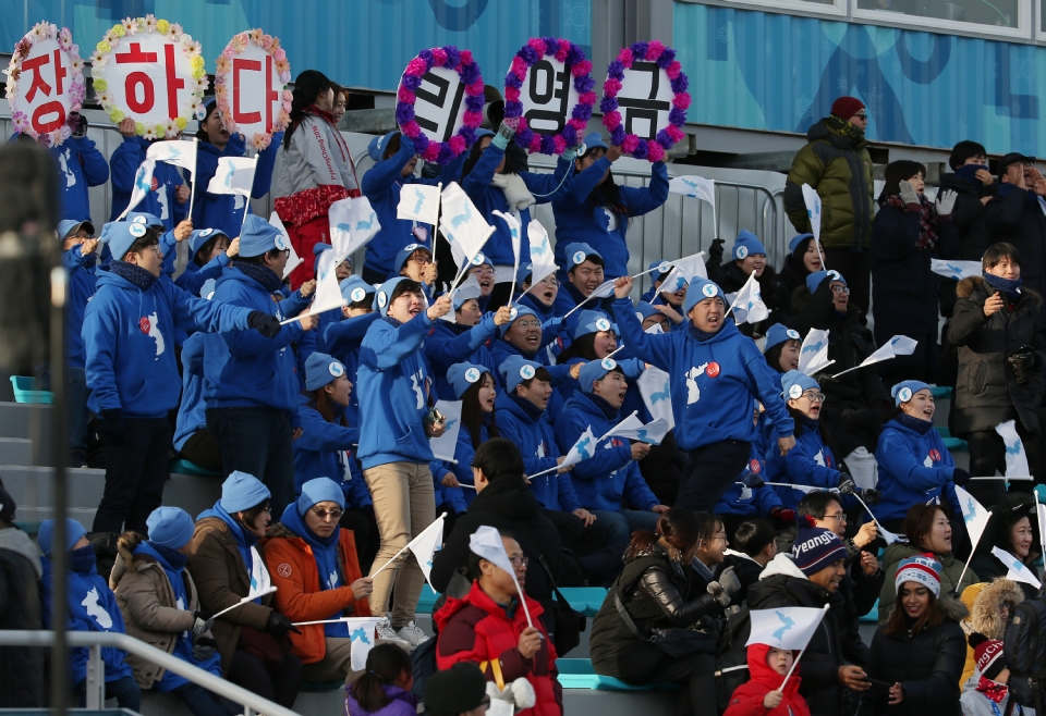 크로스컨트리 여자 10km 프리 메달 경기에 북한 리영금 선수 응원