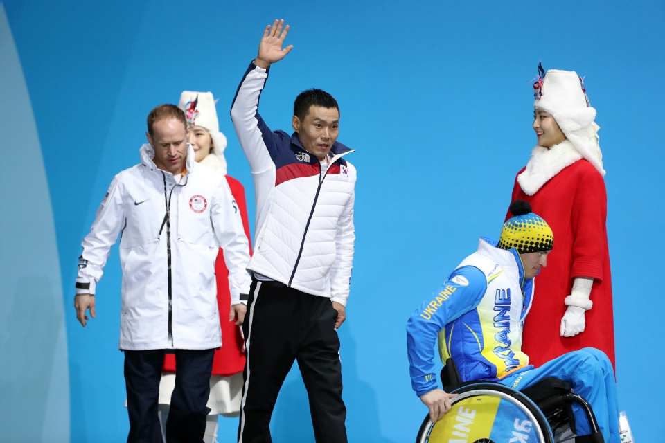 2018 평창동계패럴림픽 크로스컨트리스키 남자 7.5㎞ 좌식 경기 시상식, 금메달 한국의 신의현 선수