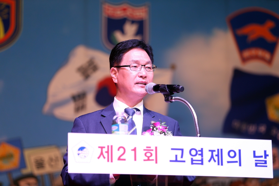 심덕섭 국가보훈처 차장이 17일 서울 장충체육관에서 열린 제21회 고엽제의 날 전우 만남의 장에 참석해 격려사를 하고 있다.