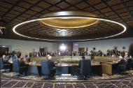 문재인 대통령이 18일 오전(현지시간) 파푸아뉴기니 APEC하우스에서 열린 APEC 정상회의에 참석하고 있다.