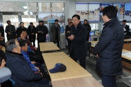 김영춘 장관이 10일 오후 금년에 어촌뉴딜 300사업 대상지로 선정된 중왕항 일원을 방문하여 사업추진 계획을 설명 듣고 지역주민들과 대화의 시간을 가졌다.