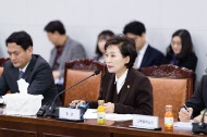 국토교통부(장관 김현미)는 2월 18일 산하 공기업, 준정부기관 및 올해 새롭게 지정된 공공기관의 기관장들과 간담회를 하고 올 한해 업무계획과 공공기관의 안전관리 강화방안에 대해 논의했다.
