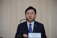 김영춘 장관이 3월 19일 서울청사 별관 브리핑룸에서 항만 지역 미세먼지 저감을 위한 업무 협약식에 인사말을 하고 있다.

