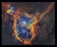 [2019 제27회 천체사진공모전] <BR/><BR/>
<span style="font-weight: bold;">우수상 - 사랑과 함께 / 이지수</SPAN>
<BR/>
하트성운(Heart Nebula)으로 잘 알려진 IC1805. 카시오페아 자리 동쪽에 있으며, 지구로부터의 거리는 7500광년이다.
<BR/><BR/>
* 한국천문연구원의 천체사진공모전은 아름답고 신비한 천체사진 및 그림, 동영상 등의 콘텐츠를 통해 천문학에 대한 공감대를 확산시키고자 매년 실시되고 있으며, 공모 주제는 심우주(Deep sky)·태양계·지구와 우주 분야로 나뉜다.
<br/><p style="text-align: right;">(사진=한국천문연구원)</p>
