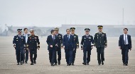 문재인 대통령과 정경두 장관이 1일 대구 공군기지에서 열린 제71주년 국군의 날 기념식에 참석하고 있다.
