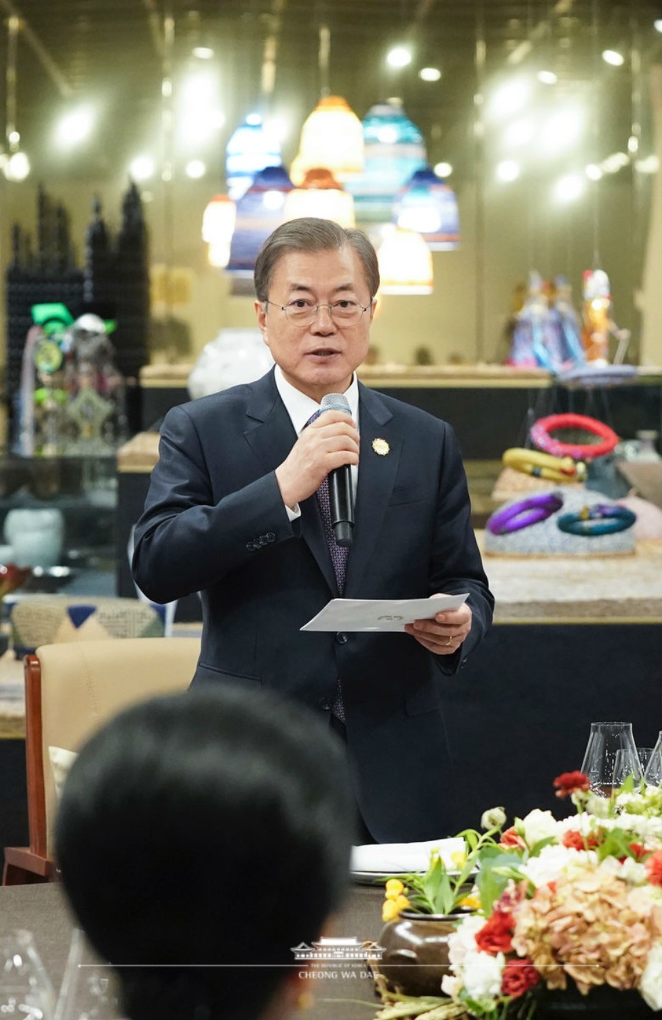 문재인 대통령이 26일 오후 부산 아세안문화원에서 열린 제1차 한-메콩 정상회의 환영 만찬에서 만찬사를 하고 있다.