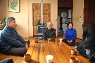 박삼득 국가보훈처장이 15일 충남 천안에 위치한 조성순(92) 참전유공자의 자택을 방문하여 위문 및 환담을 나누고 있다.