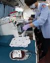  26일 오전 공무원들이 정부서울청사 정문 주차장 내 대한적십자사 헌혈 차량에서  코로나19 여파로 인한 혈액 수급 극복을 위해 헌혈 운동에 동참하고 있다. 
