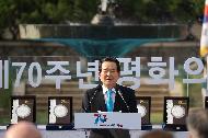 정세균 국무총리가 7일 서울시 덕수궁에서 열린 국가보훈처가 주관하는 6.25전쟁 70주년 평화의 패 수여식에 참석하여 인사말씀을 하고 있다.