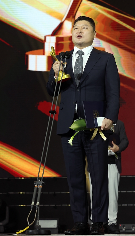 28일 서울 동대문구 경희대 평화의전당에서 2020 대한민국 대중문화예술상 온라인 시상식이 열렸다. 대통령 표창을 수상한 방송인 강호동.