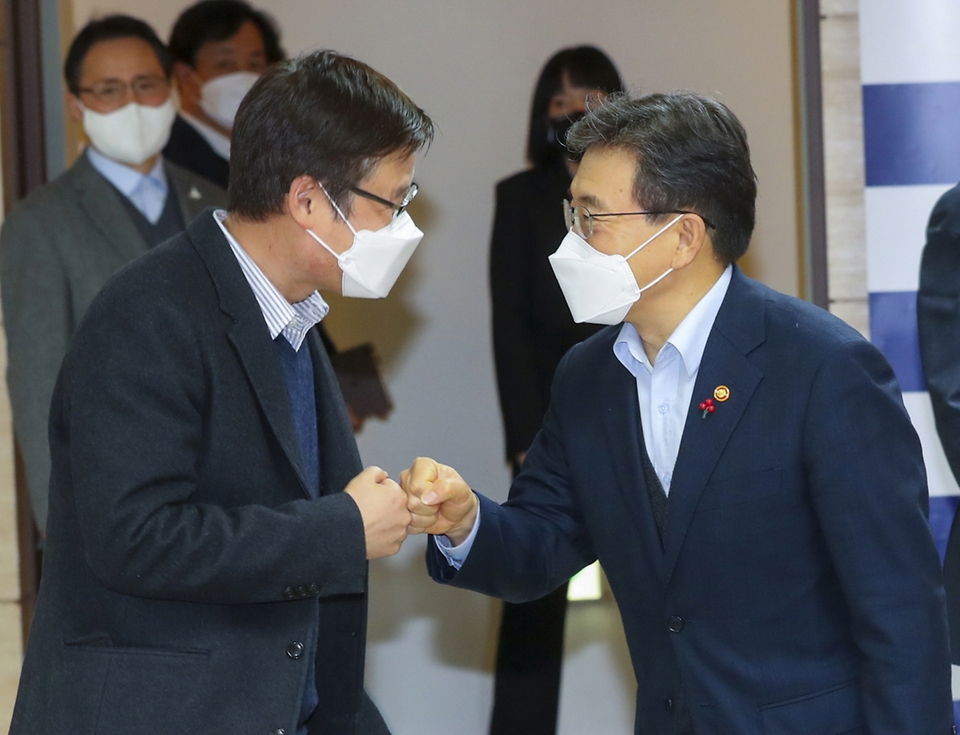 보건복지부 권덕철 장관, 시민사회단체와 환자안전과 간호인력 지원대책 논의 - 포토 | 멀티미디어 | 대한민국 정책브리핑