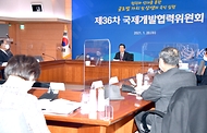 정세균 국무총리가 20일 세종로 정부서울청사에서 열린 국제개발협력위원회를 주재, 발언을 하고 있다.