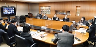 나승식 산업통상자원부 무역투자실장이 22일 오후 서울 무역보험공사 국제회의실에서 열린 ‘민관합동 수출입물류 현안 점검회의’를 주재하고 있다