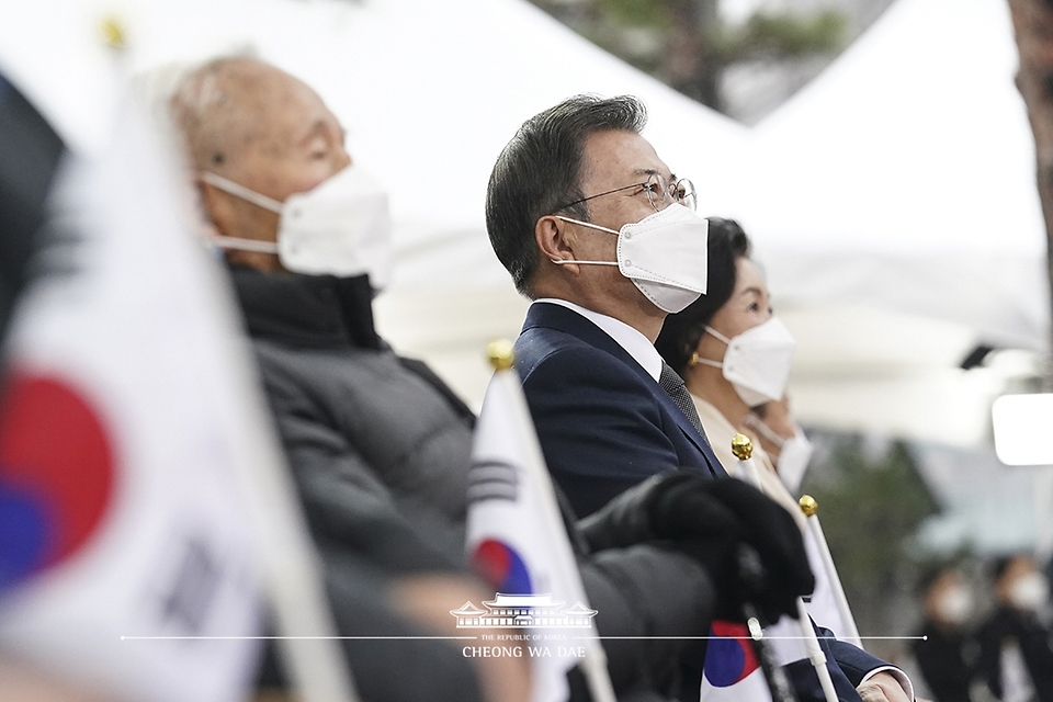 문재인 대통령이 1일 오전 서울 종로구 탑골공원에서 열린 제102주년 3.1절 기념식에 참석해 있다.