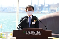 문성혁 해양수산부 장관이 22일 현대중공업 울산 본사에서 열린 ‘에이치엠엠 가온’(HMM GAON)호 명명식에서 축사하고 있다.