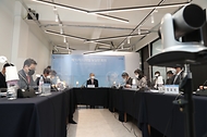 최기영 과학기술정보통신부 장관이 8일 오후 서울 용산구 버넥트에서 열린 ‘제10차 디지털 뉴딜반 회의’에서 인사말을 하고 있다.