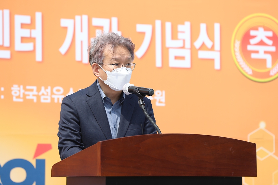 9일 권칠승 중소벤처기업부 장관이 공주 소공인 복합지원센터 개소식에서 축사를 하고 있다.