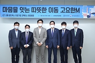 조경식 과학기술정보통신부 제2차관이 15일 정보통신기술(ICT) 규제 샌드박스 지정기업인 코액터스를 방문하여 관계자들과 기념촬영을 하고 있다.