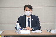 김강립 식품의약품안전처장이 12일 충남 천안시 소재 주사제 업체 ‘동아에스티’에서 ‘의약품 제조·품질 관리 혁신전략 추진회의’를 하고 있다.