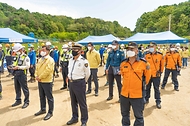 12일 오후 경북 영주 덕암터널 인근(영주역∼어등역)에서 ‘철도 대형사고 실제훈련’이 진행되고 있다.