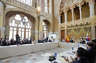 스페인을 국빈 방문 중인 문재인 대통령이 17일 오전(현지시간) 바르셀로나 산 파우 병원에서 열린 ‘한·스페인 관광산업 라운드테이블’에서 발언하고 있다.