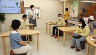 고규창 행정안전부 차관이 11일 오후 경기 시흥시 소재 아동센터를 방문해 코로나19 확산에 따른 긴급돌봄 현장 점검을 하고 있다. 
