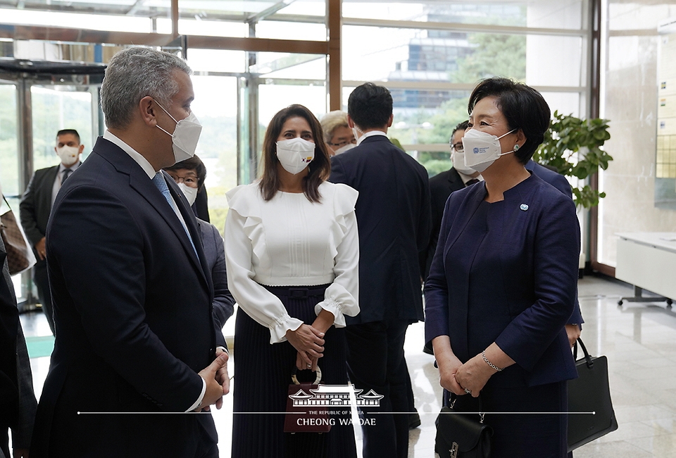 김정숙 여사, 콜롬비아 대통령 내외와 국제백신연구소IVI 방문 - 포토 | 뉴스 | 대한민국 정책브리핑 김정숙 여사, 콜롬비아 대통령 내외와 국제백신연구소Ivi 방문 - 포토 | 뉴스 | 대한민국 정책브리핑
