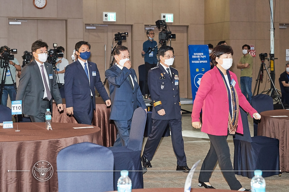 김창룡 경찰청장이 1일 오전 정부세종컨벤션센터에서 열린 자치경찰제 전면시행 기념행사에 참석하고 있다.