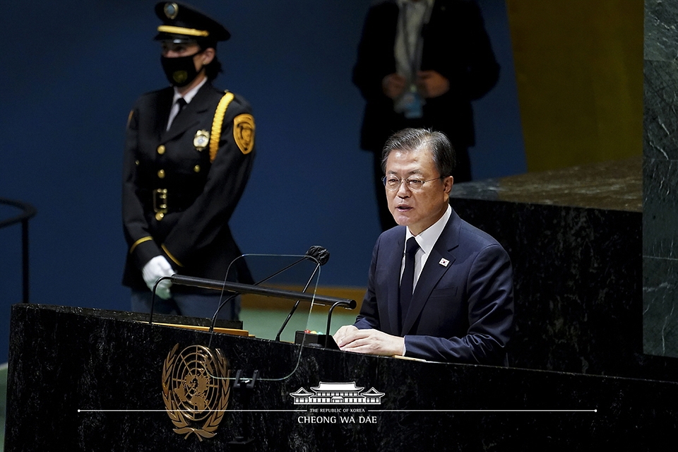 문재인 대통령이 21일(현지시각) 미국 뉴욕 유엔 총회장에서 기조연설을 하고 있다.