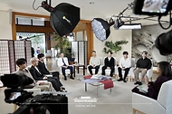 문재인 대통령과 그룹 BTS(방탄소년단)이 21일(현지시각) 미국 뉴욕 주유엔대표부에서 ABC 방송과의 인터뷰를 준비하고 있다.