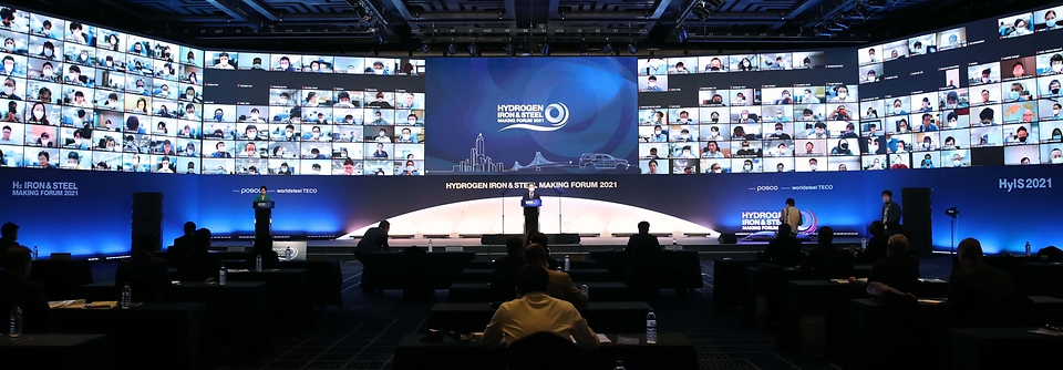 문승욱 산업통상자원부 장관이 6일 서울 그랜드인터컨 서울 파르나스호텔에서 온·오프라인으로 열린 ‘수소환원제철(HyIS) 2021 포럼’에 참석해 축사하고 있다.