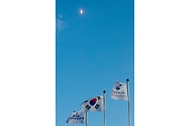 ‘한국형 발사체’ 누리호가 21일 오후 전남 고흥군 나로우주센터에서 발사되고 있다.
