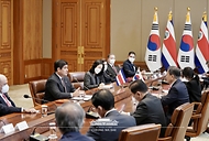 문재인 대통령과 카를로스 알바라도 케사다 코스타리카 대통령이 23일 청와대 한-코스타리카 정상회담을 하고 있다.