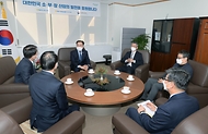 문승욱 산업통상자원부 장관은 3일 정부 서울청사에서 ‘필승코리아 펀드 소부장 장학금 전달식’을 개최했다. 