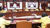 홍남기 경제부총리 겸 기획재정부 장관이 6일 정부서울청사에서 열린 ‘제52차 비상경제 중앙대책본부회의’를 주재하고 있다.