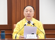 홍남기 경제부총리 겸 기획재정부 장관이 6일 정부서울청사에서 열린 ‘제52차 비상경제 중앙대책본부회의’를 주재하며 발언하고 있다.