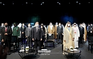문재인 대통령이 17일(현지시간) 아랍에미리트연합(UAE) 두바이 엑스포 전시센터에서 열린 ‘아부다비 지속가능성주간 개막식 및 자이드상 시상식’에 참석하고 있다.