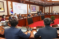 2일 서울 세종로 정부서울청사에서 국무회의가 진행되고 있다.