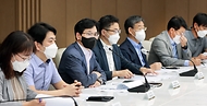 천영길 산업통상자원부 에너지산업실장이 15일 서울 중구 대한상공회의소 EC룸에서 열린 ‘한국형 에너지효율혁신 파트너쉽 구축 산업계 실무회의’를 주재하고 있다.