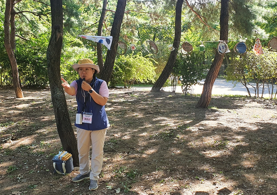 19일 서울 마포구 월드컵공원 평화광장 일원에서 ‘제16회 전국 숲해설 경연대회’가 진행되고 있다.
