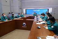 19일 서울 세종로 정부서울청사 서울상황센터에서 제14호 태풍 난마돌 대처상황 점검회의가 진행되고 있다.